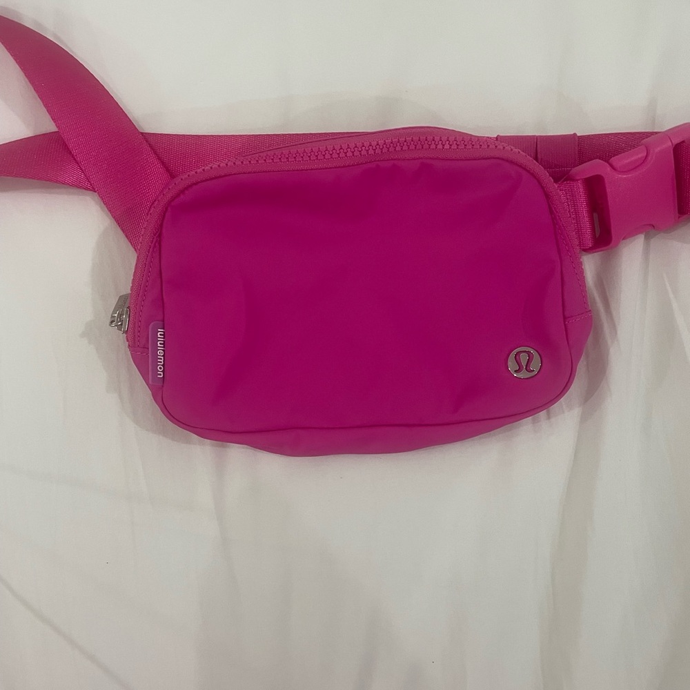 Sonic Pink Fanny Pack LULULEMON